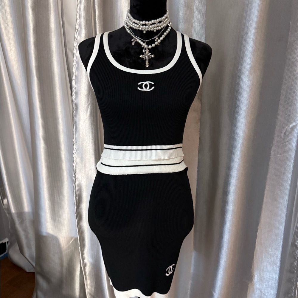 Black and White Ribbed Sleeveless Top and Skirt (US size 6-8)